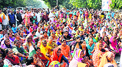 Congress supporters hold protest in front of the DC office in Jalandhar on Wednesday