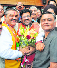 Vijay Sampla (second from left), Union Minister, being welcomed by Kamal Sharma, Punjab BJP chief, and Manoranjan Kalia, former minister, in Chandigarh on Wednesday.