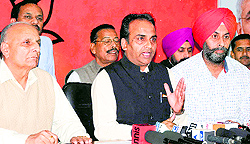 BJPs Amritsar unit chief Naresh Sharma (centre) addresses mediapersons in Amritsar on Thursday