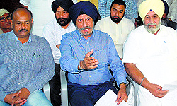 SADs district unit president Upkar Singh Sandhu address mediapersons in Amritsar on Thursday