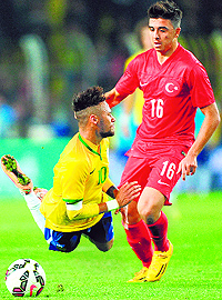 Neymar Jr (L) fights for the ball during a friendly against Turkey