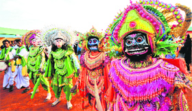 Artistes perform during the inaugural day of the 6th Chandigarh National Crafts Mela at Kala Gram in Chandigarh on Friday.