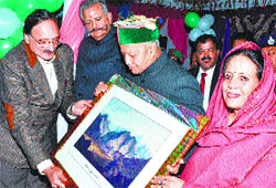 Shimla Deputy Commissioner Dinesh Malhotra honours Chief Minister Virbhadra Singh during the International Lavi Fair at Rampur in Shimla on Friday. A tribune photograph