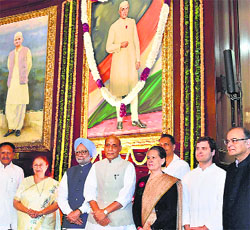 (From left) Lok Sabha Speaker Sumitra Mahajan, former Prime Minister Manmohan Singh, Home Minister Rajnath Singh, Congress president Sonia Gandhi, Congress vice-president Rahul Gandhi and Finance Minister Arun Jatiley after paying homage to Pt Jawaharlal Nehru on his 125th birth anniversary in Parliament on Friday. PTI