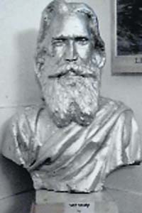 The bust of Sobha Singh displayed at Andretta village
