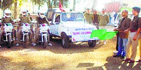 Mandi District Tourism Officer Vivek Chandel and Deputy SP Kulbhushan Verma flag off a rally in Sundernagar on Friday