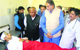 Transport Minister Ram Bilas Sharma (second from right) visits the injured at the Kalpana Chawla Government Medical College Hospital in Karnal on Sunday.