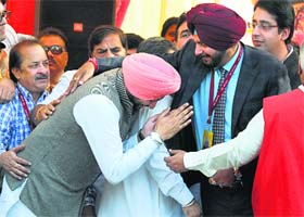 Congress MP Ravneet Bittu with BJP ex-MP Navjot Sidhu in Ludhiana on Sunday