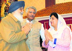 Parkash SIngh Badal, Chief Minister, with Congress leaders Rajinder Kaur Bhattal and Sunil Jakhar at a function in Jalandhar on Sunday