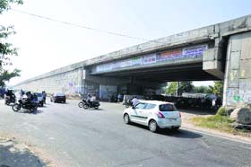 Vehicles move in a haphazard manner at the Nirmal Kutiya Chowk in Karnal in the absence of traffic lights