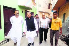 Ishwar Singh (second from left ), member of the National SC/ST Commission, during his visit to Kalayat town on Saturday