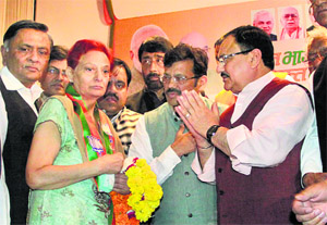 Union Minister JP Nadda (right) and state BJP chief Kamal Sharma welcome Sangeeta Nayyar, niece of martyr Sukhdev Singh, into the party fold in Jalandhar on Monday.