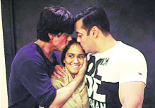 Shah Rukh Khan, Arpita and Salman Khan