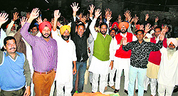 Congress leader Karamjit Singh Rintu and workers of North constituency stage a protest against BJP Minister Anil Joshi in Amritsar on Tuesday