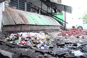 Garbage strewn outside the new shopping complex built by the Mussoorie Dehradun Development Authority at Clock Tower in Dehradun. 