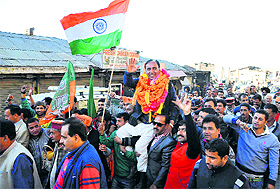 Narender Bragta, vice-president of BJP, with supporters during the Sadak Sangarsh Yatra at Dhalli in Shimla on Wednesda. 