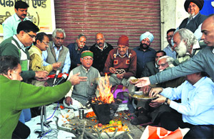 Shopkeepers perform yajna at Chakrata road in Dehradun on Thursday