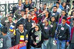 Activists of the SFI raise slogans seeking suspension of HPU official in Shimla on Friday. 