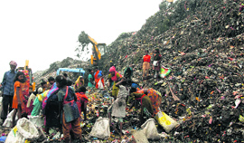 Huge garbage at the dump site at Wariana in Jalandhar.