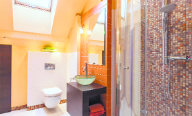 Matching the wall colour with the colour of tiles adds an illusion of space in the bathroom