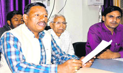 Members of the Vak Avam Shravan Badhit Samiti interact with mediapersons in Haridwar on Friday.