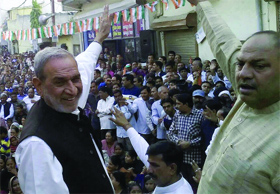 Congress leaders Sajjan Kumar and Mukesh Sharma during a rally against the AAP and the BJP at Mohan Garden, Uttam Nagar, in New Delhi on Sunday.