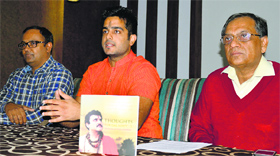 Shivananda (middle) is a senior student of Yogi Ashwini