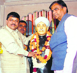 Agriculture Minister OP Dhankar (right) and MLA Bahadurgarh Naresh Kaushik pay tributes to Sir Chhotu Ram on his birth anniversary at Bahadurgarh on Monday.