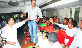 Safai karamcharis fling water bottles across the room as they try to stall a MC House meeting in Jalandhar