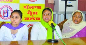 Gurpreet Kaur, wife of Johny, who was nabbed by the police  with drugs powder, addresses a press conference in Jalandhar on Monday