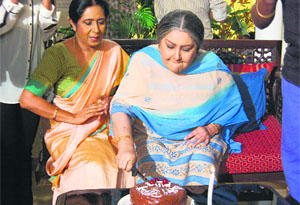 Vidya Sinha (R)