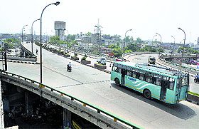 One side (from bus stand to Cheema Chowk) of Dholewal overbrige will remain closed for nearly two months.