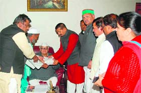 A delegation of Congress leaders led by party president Kishore Upadhyay presents a memorandum to Governor Aziz Qureshi in Dehradun on Tuesday