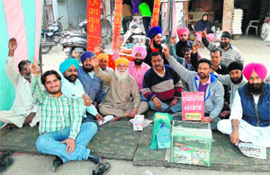 The residents living in localities around Bhagtanwala stage a protest for the removal of the dumpyard in Amritsar on Wednesday.