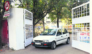 The second gate towards Sector 11 has been opened for the exit of vehicles at the PGI. This is being done to decongest Gate No. 1. 