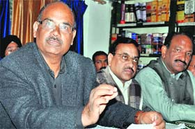 Bar Association president Rajeev Sharma addresses mediapersons at the Bar House in Dehradun on Wednesday