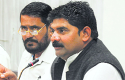 Surinder Kalyan, president, Rashtriya Safai Karamchari Sangh, addresses the media in Ludhiana. 