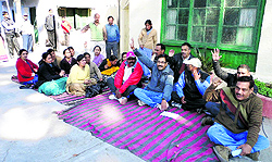Teachers of SD Inter College stage a dharna in Mussoorie on Friday