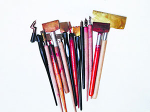 Writing tools and instrument used by the artist