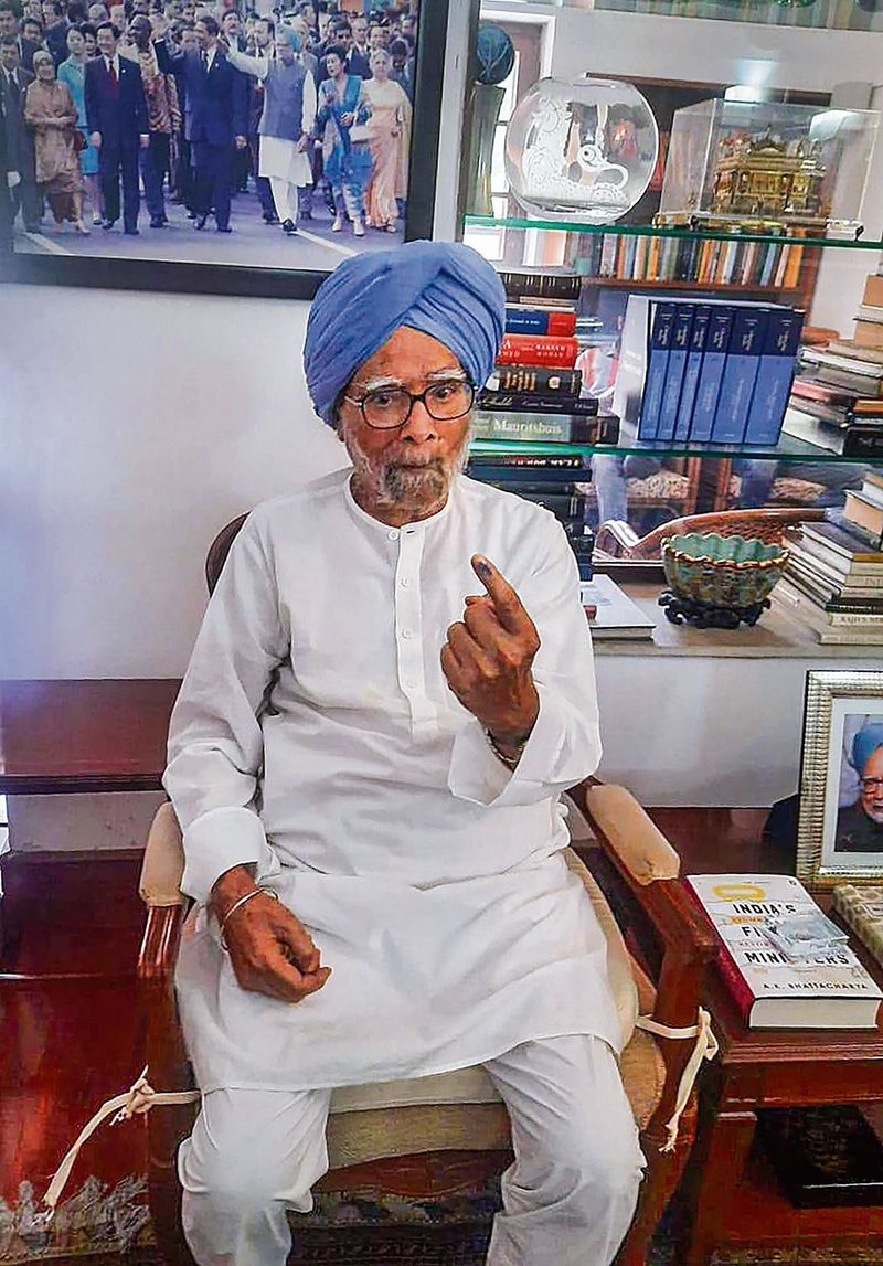 Modi first PM to lower dignity of office: Manmohan Singh The Tribune Modi first PM to lower dignity of office: Manmohan Singh The Tribune